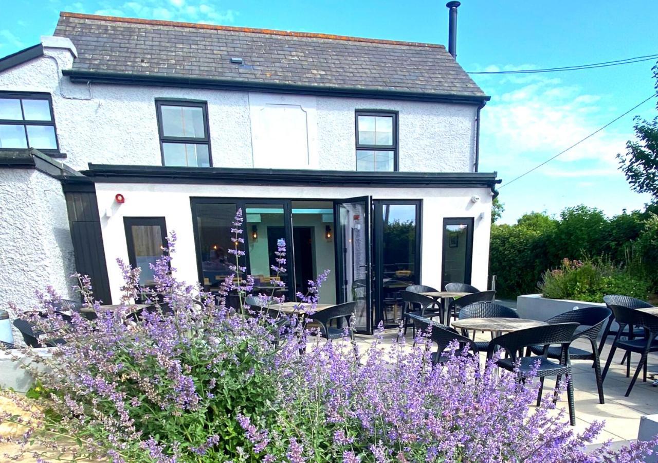 The Roost On Rock Road